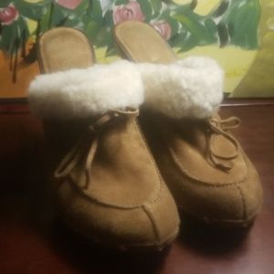 Women's Tan Shearling Slip-On Mules